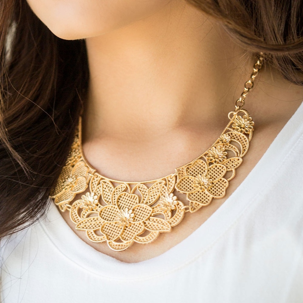 Paparazzi necklace and earring set